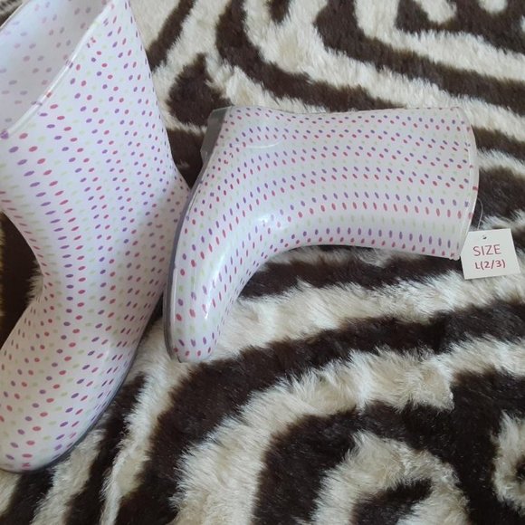 Brand New...Girls Rain Boots - Picture 1 of 3